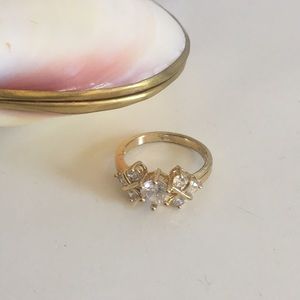 Beautiful gold wedding ring look alike